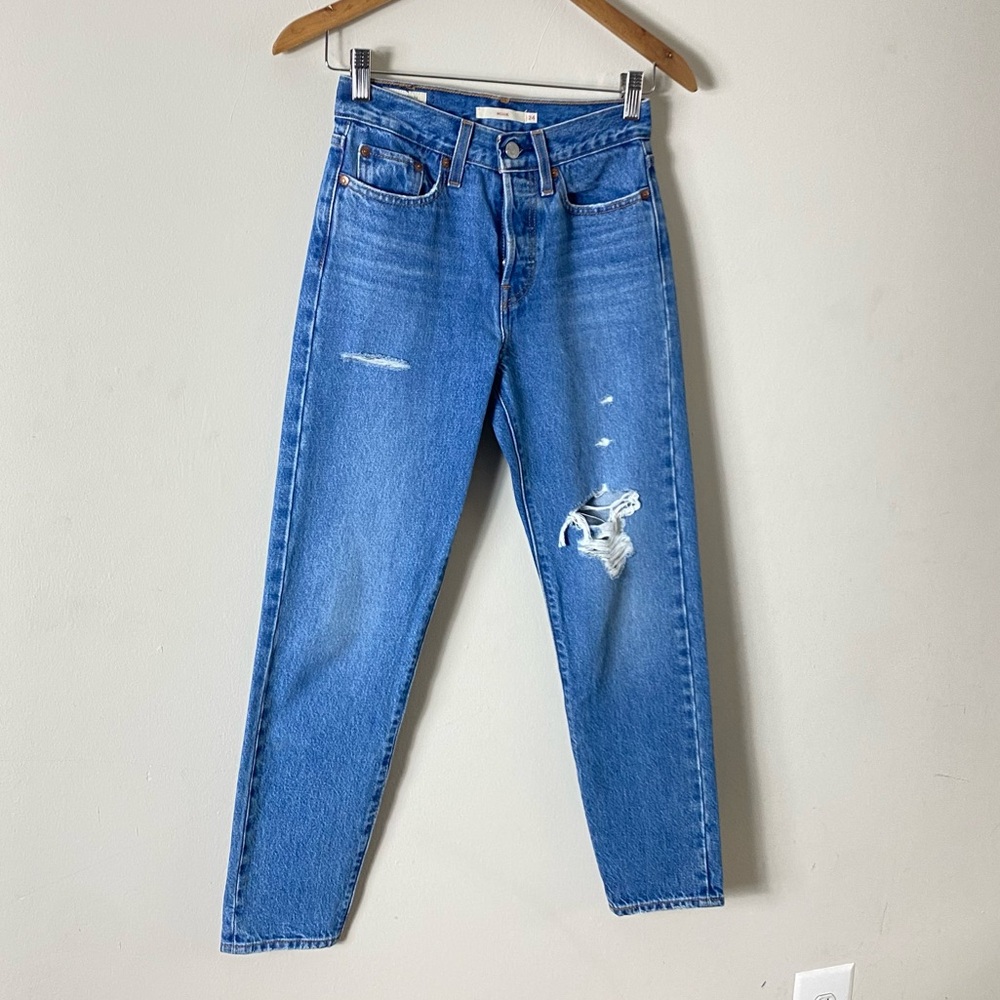 Levi’s Wedgie Icon High Rise Jeans in Athens Asleep Medium Wash - 24 - Picture 13 of 16